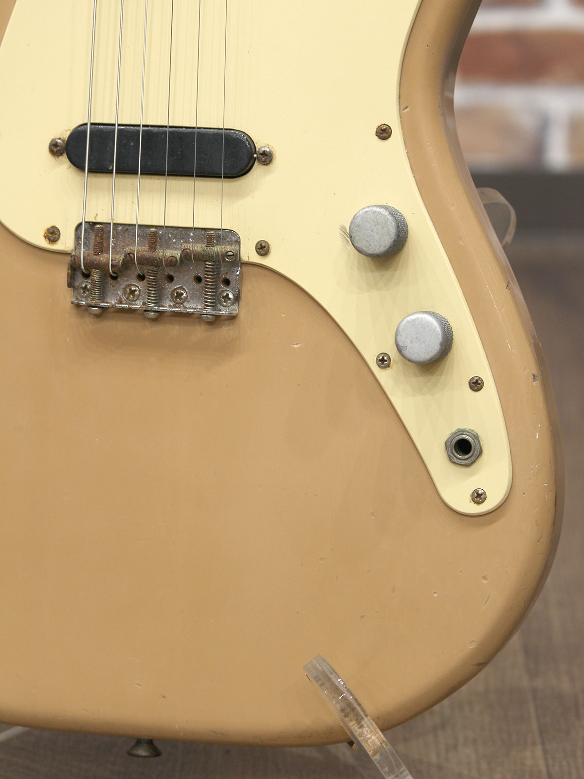 Fender 1960s Musicmaster Desert Sand ”Duo Sonic Mod” - 17.jpg