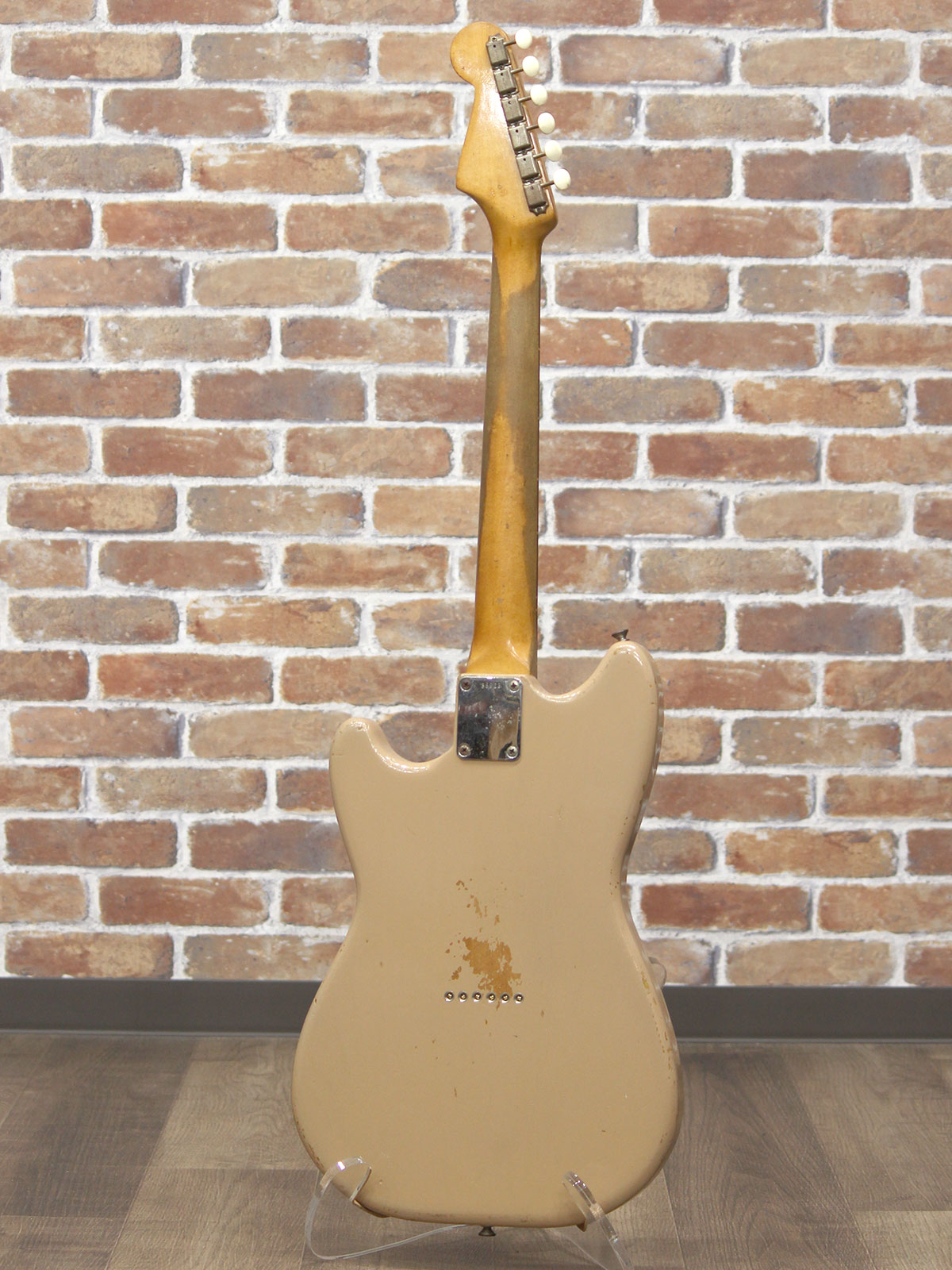 Fender 1960s Musicmaster Desert Sand ”Duo Sonic Mod” - 18.jpg
