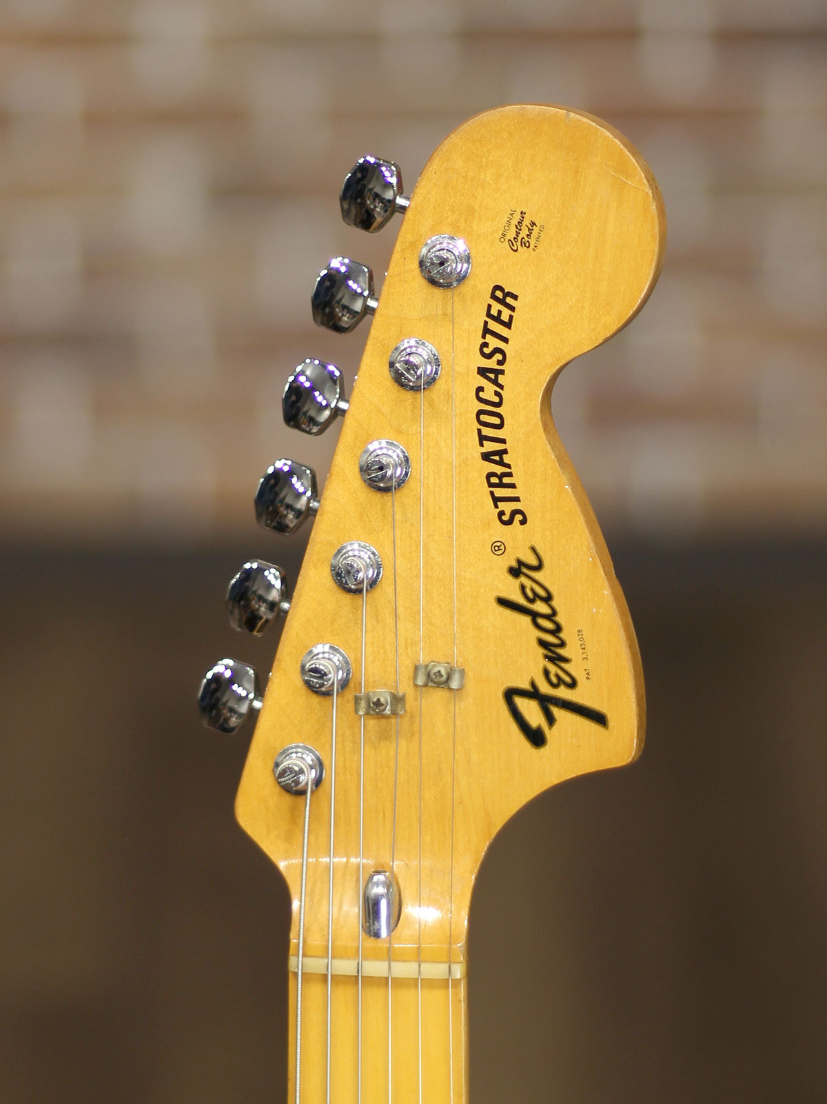 Fender 1974 Stratocaster Hardtail Sunburst - 11.jpg