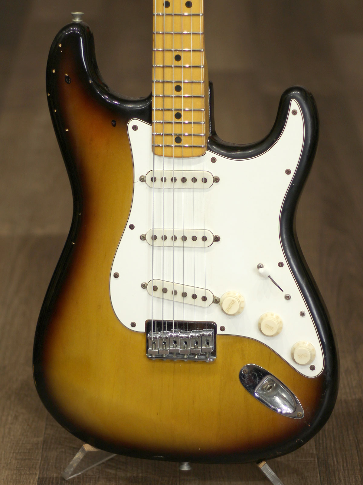 Fender 1974 Stratocaster Hardtail Sunburst - 14.jpg
