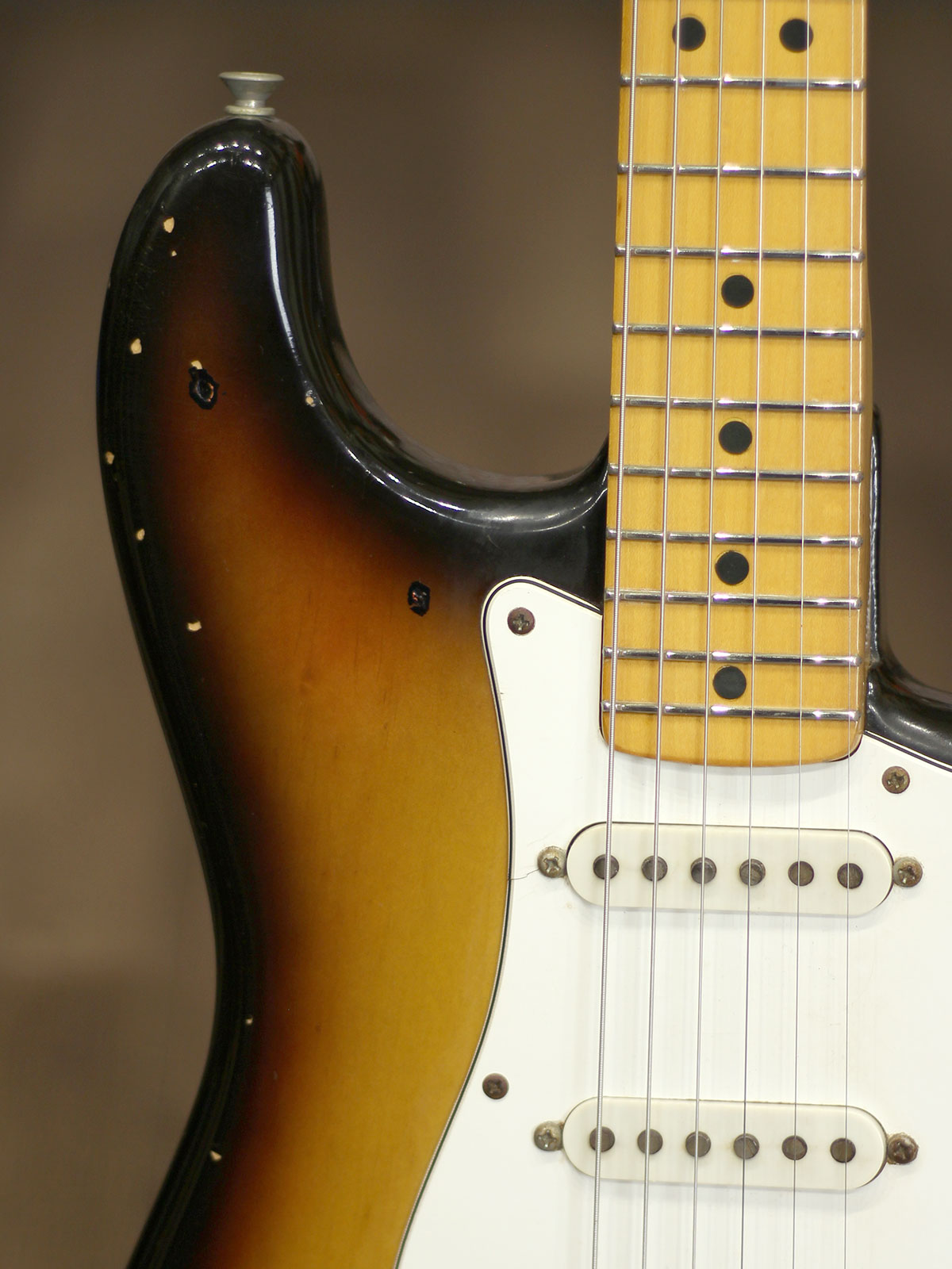 Fender 1974 Stratocaster Hardtail Sunburst - 15.jpg