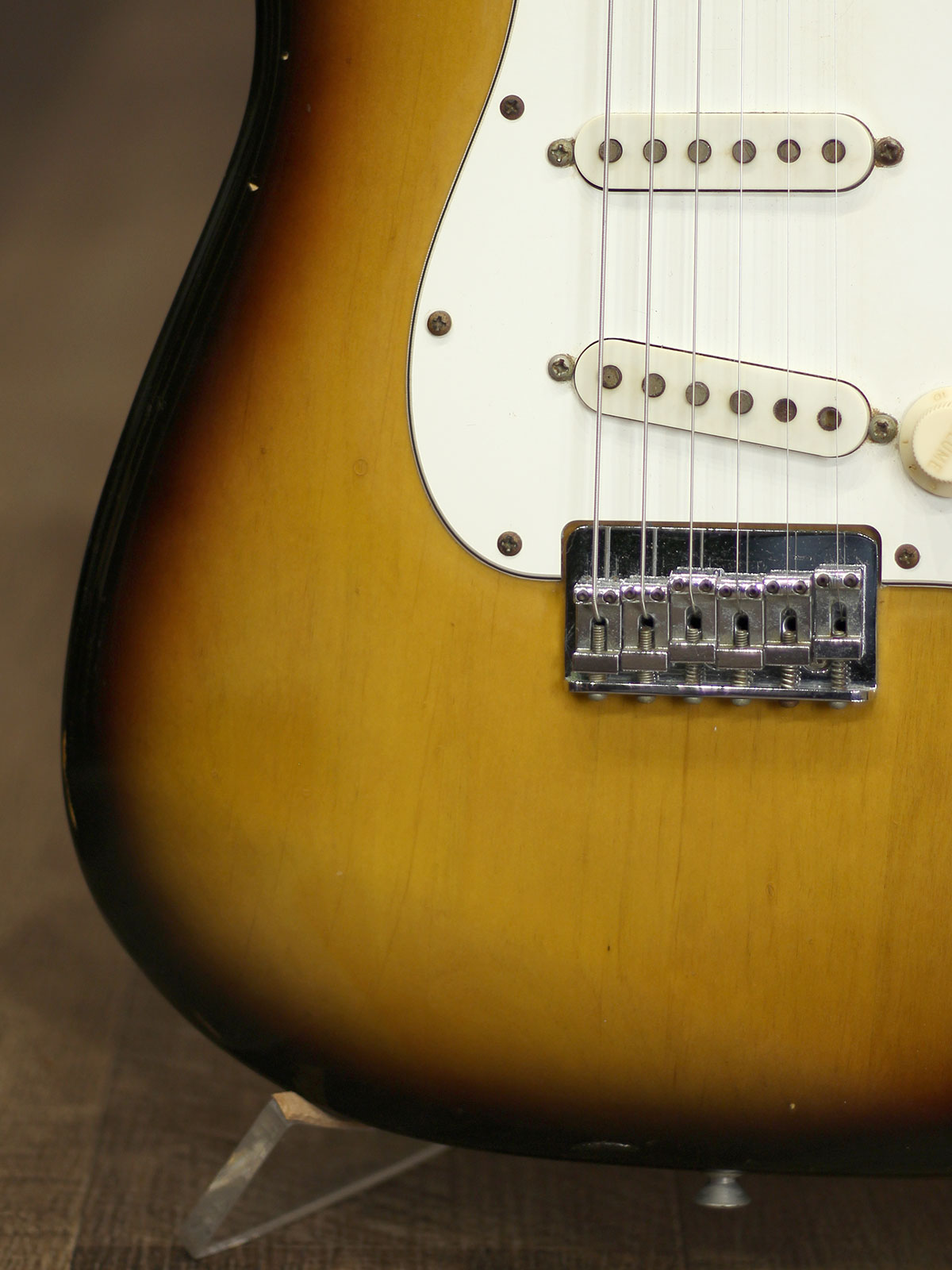 Fender 1974 Stratocaster Hardtail Sunburst - 17.jpg