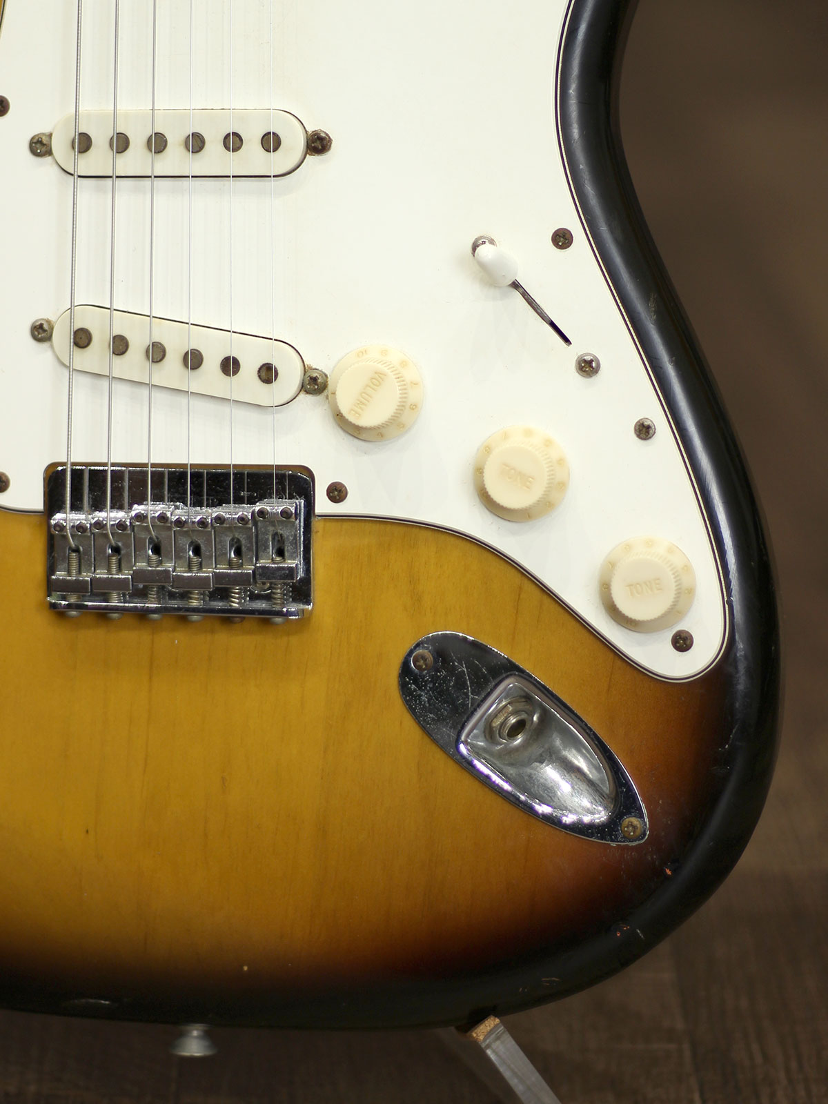 Fender 1974 Stratocaster Hardtail Sunburst - 18.jpg