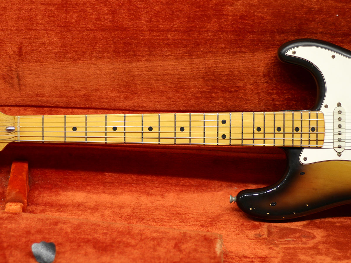 Fender 1974 Stratocaster Hardtail Sunburst - 3.jpg