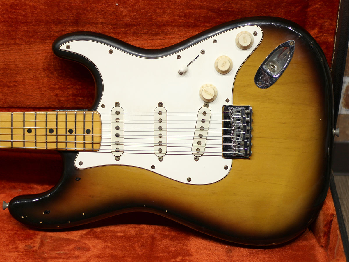 Fender 1974 Stratocaster Hardtail Sunburst - 4.jpg