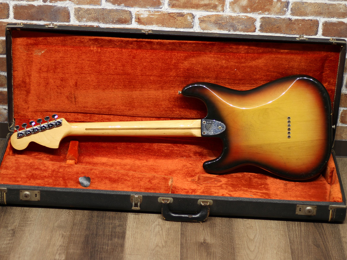 Fender 1974 Stratocaster Hardtail Sunburst - 5.jpg