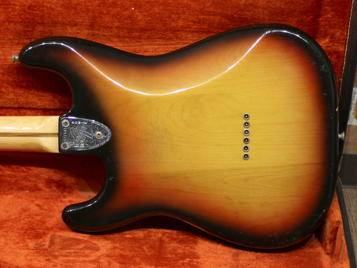 Fender 1974 Stratocaster Hardtail Sunburst - 8.jpg