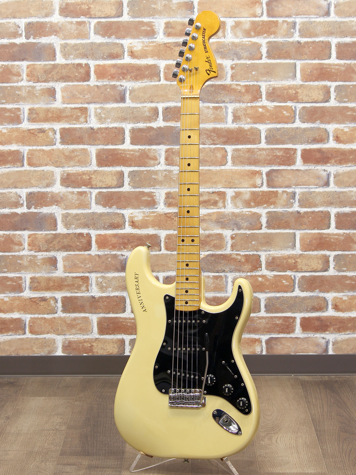 Fender 25th Anniversary Stratocaster Pearl White 1980 - 11.jpg