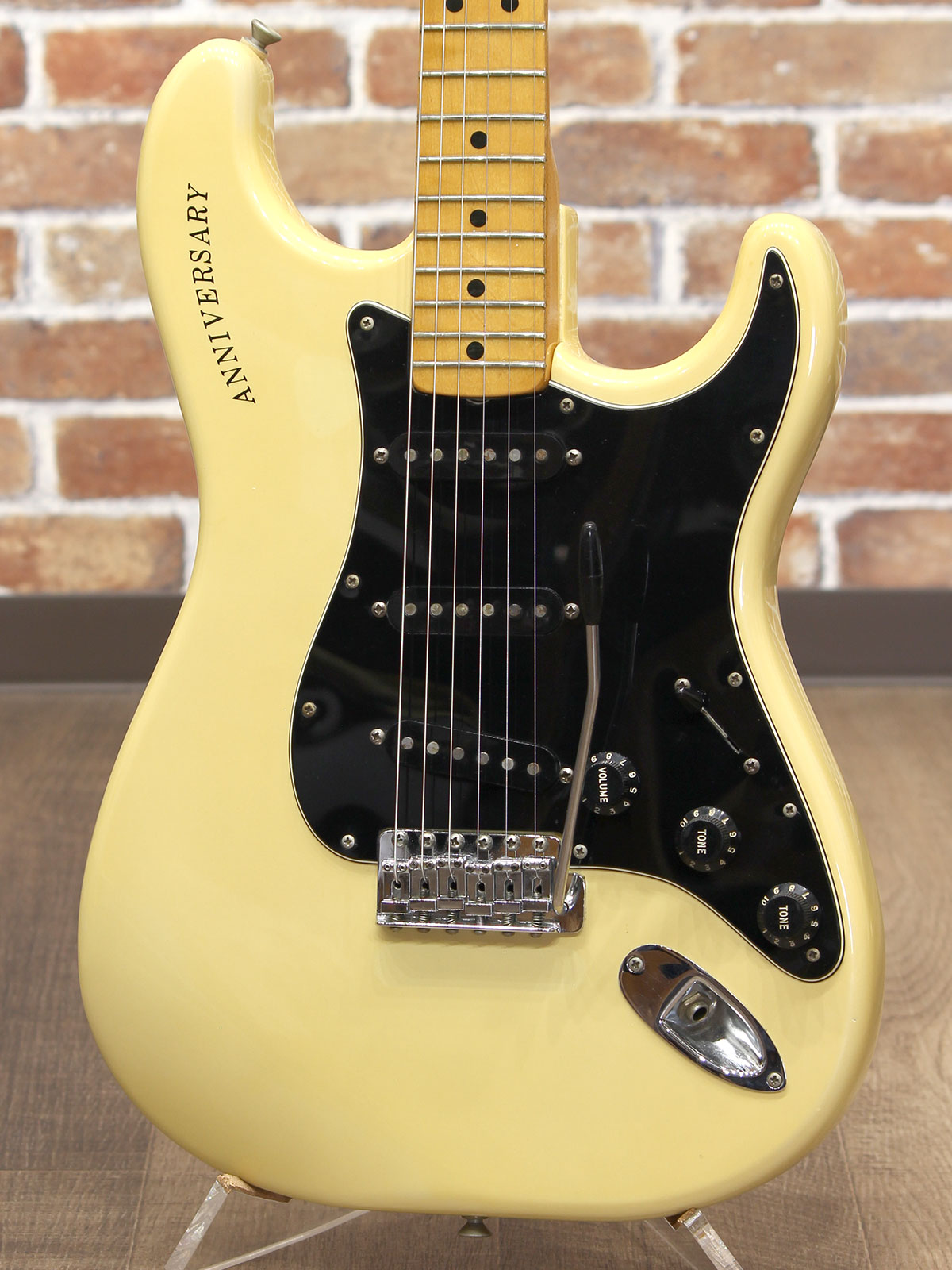 Fender 25th Anniversary Stratocaster Pearl White 1980 - 15.jpg