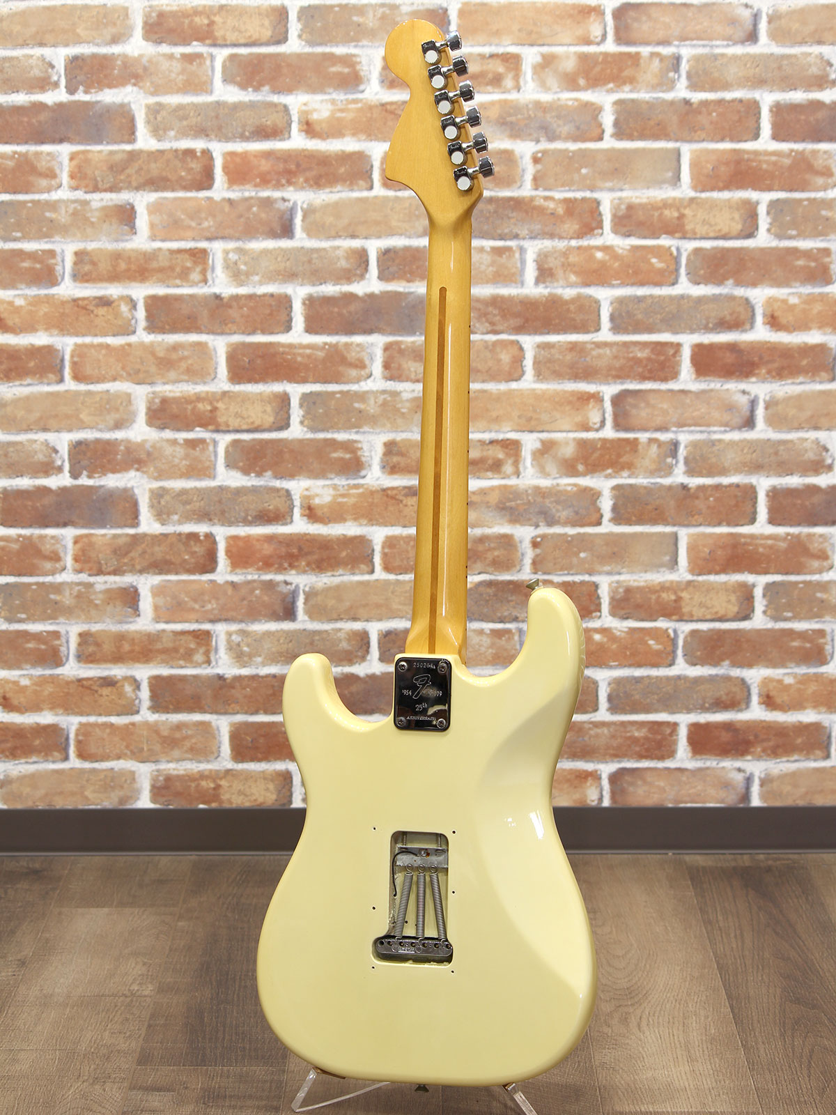 Fender 25th Anniversary Stratocaster Pearl White 1980 - 20.jpg