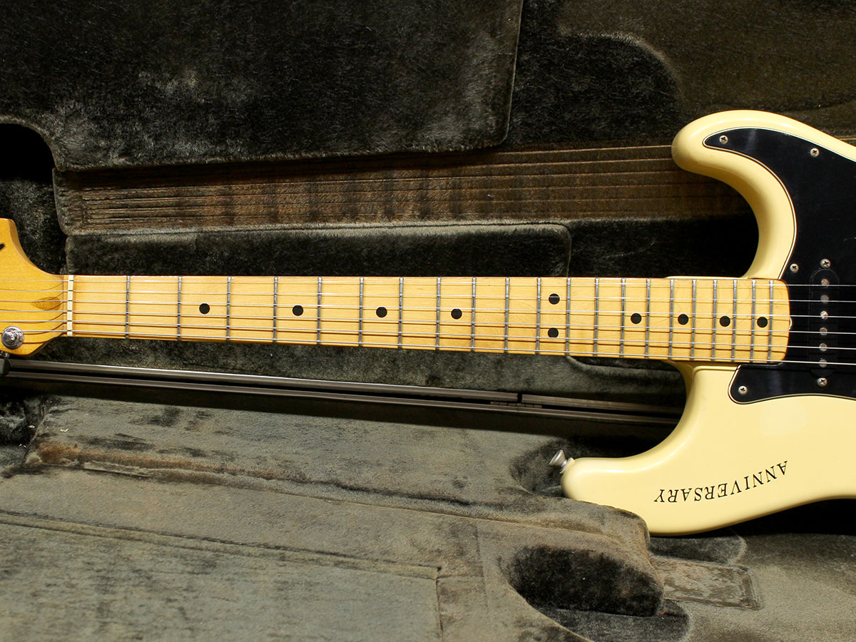 Fender 25th Anniversary Stratocaster Pearl White 1980 - 3.jpg