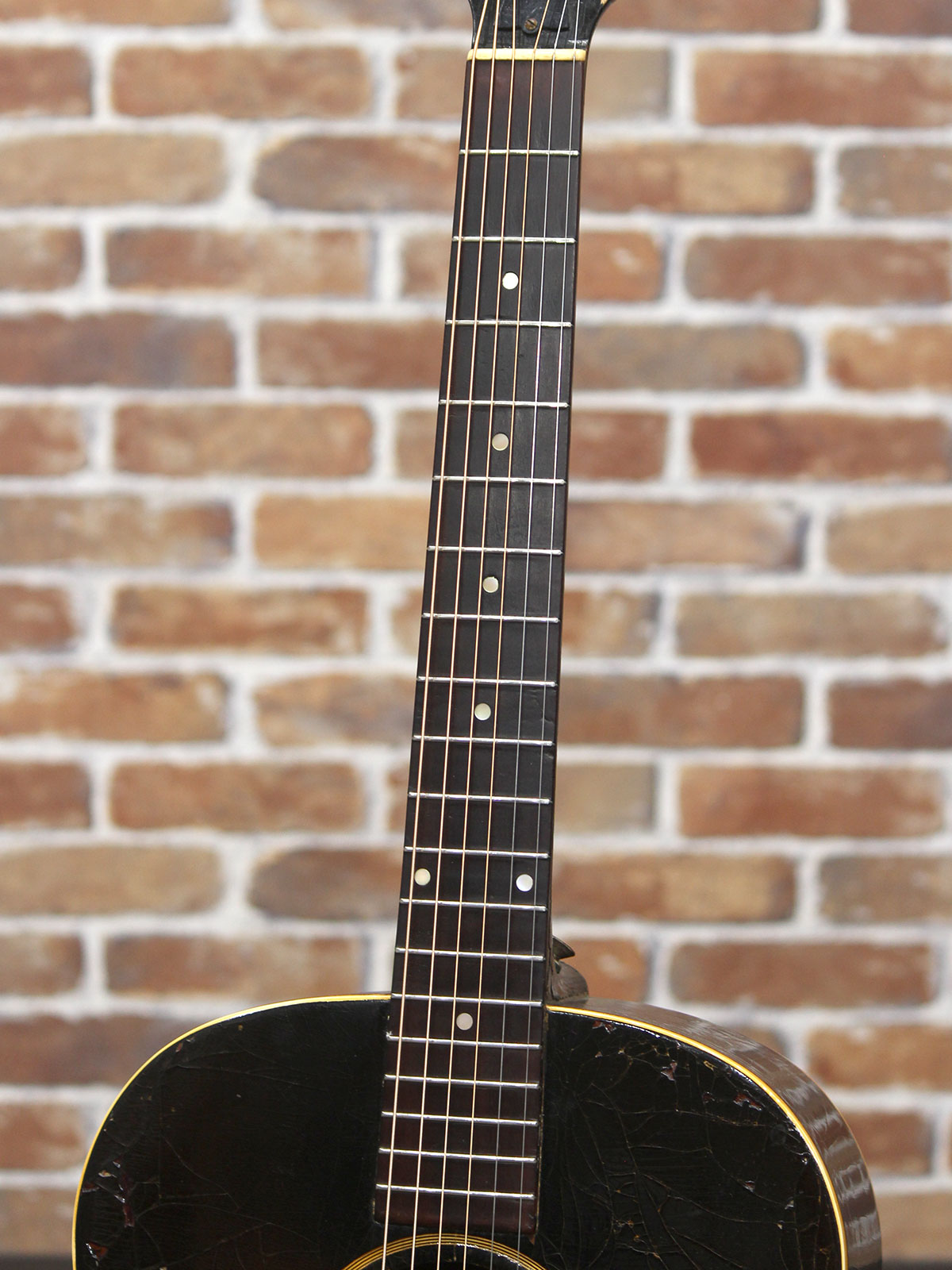 Gibson 1943-1945 J-45 - 11.jpg