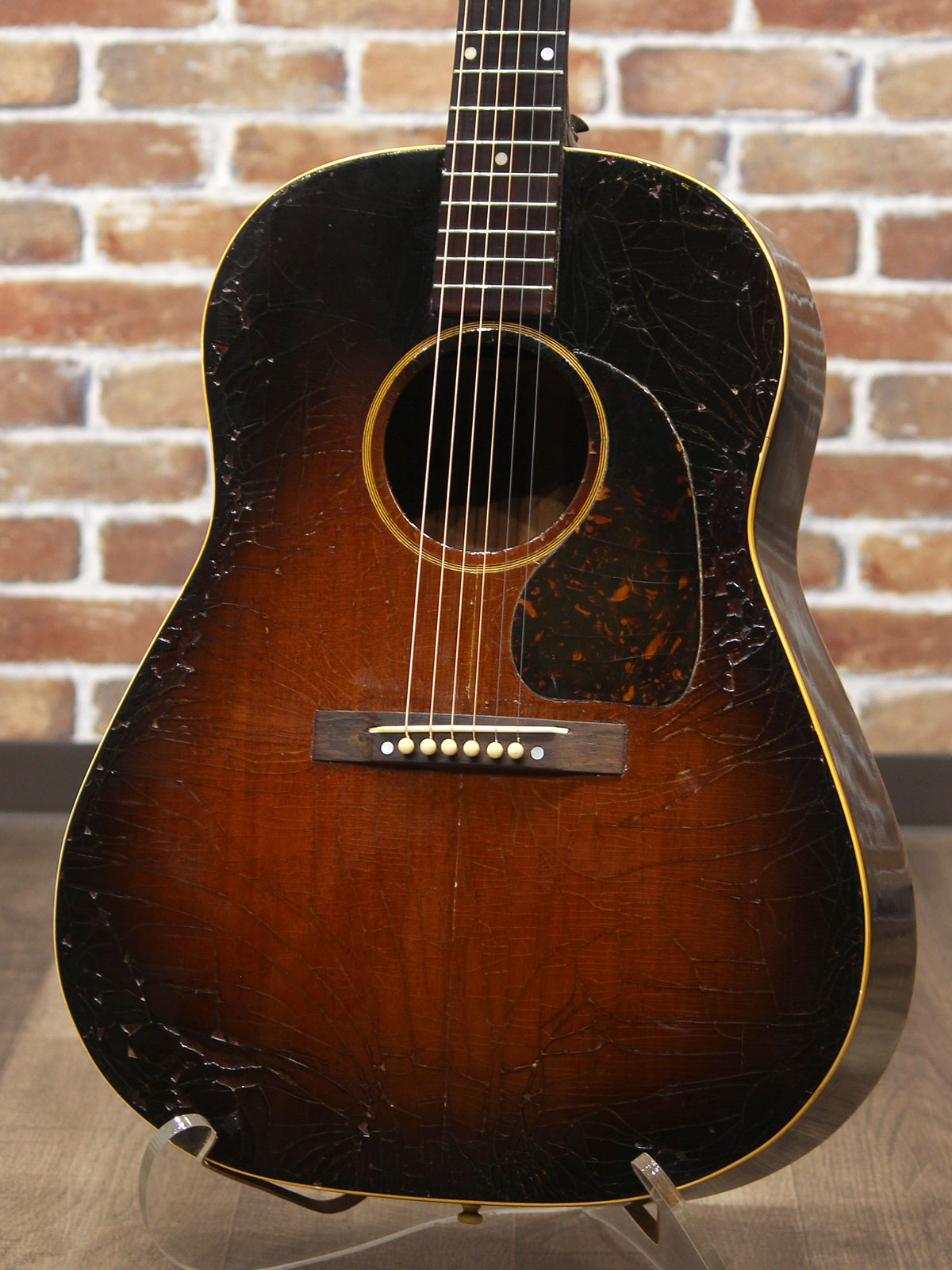 Gibson 1943-1945 J-45 - 12.jpg