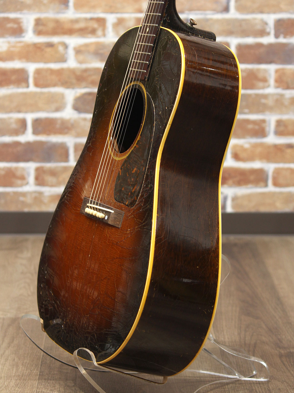 Gibson 1943-1945 J-45 - 25.jpg