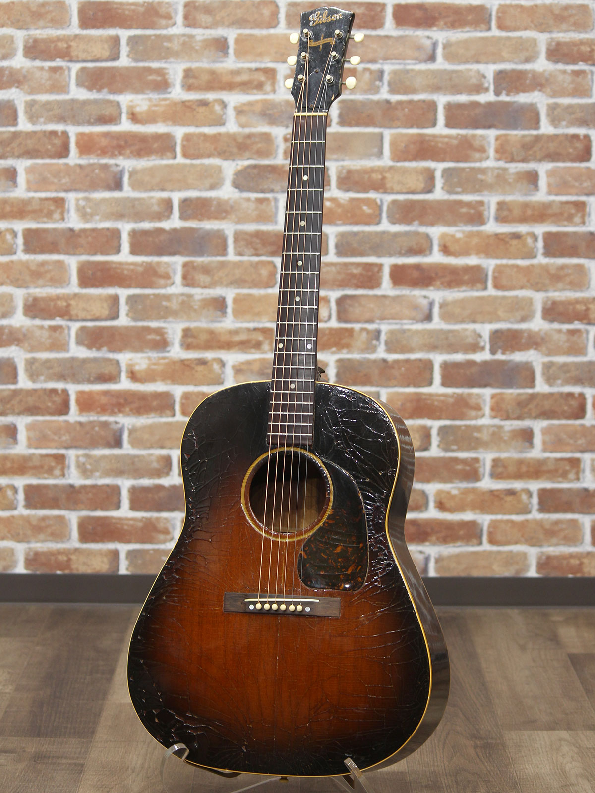 Gibson 1943-1945 J-45 - 9.jpg