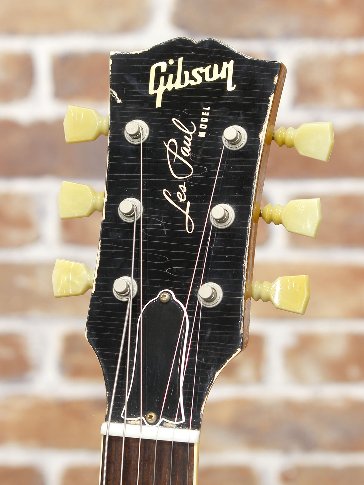 Gibson Custom Shop Limited Run 1968 Les Paul Gold Top with Humbuckers Heavy Aged - 11.jpg