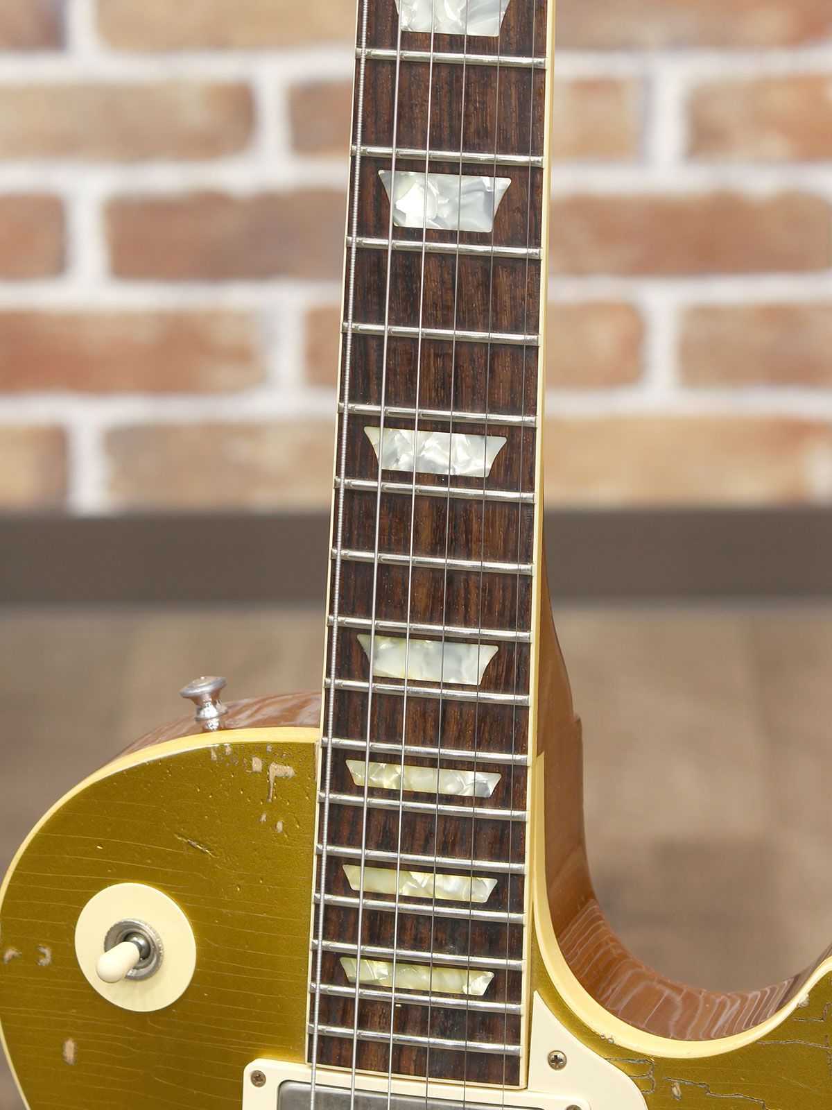 Gibson Custom Shop Limited Run 1968 Les Paul Gold Top with Humbuckers Heavy Aged - 13.jpg
